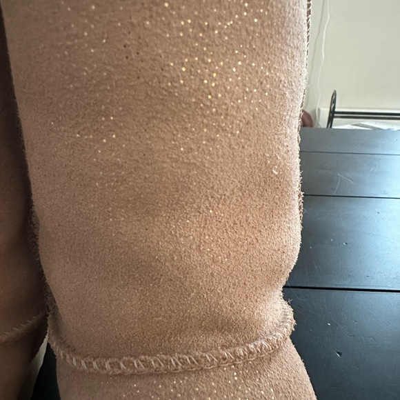 Women’s size 6 UGG boots very lightly worn. Sand color suede/gold fleck accent - Picture 3 of 13